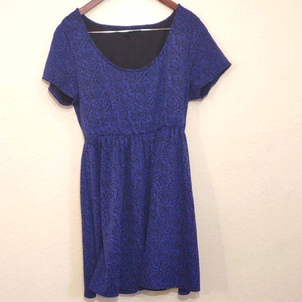 USED TORRID BABYDOLL TSHIRT DRESS ROYAL BLUE ROSE PATTERN BLACK LINER 1-14/16-1X